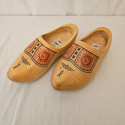 Eclectic European Decor - Dutch Clogs, Edinburgh Art & More (G-JS)