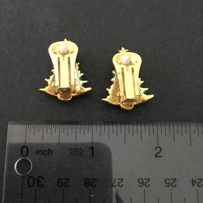 Beautiful Christmas holiday Christmas tree clip on earrings