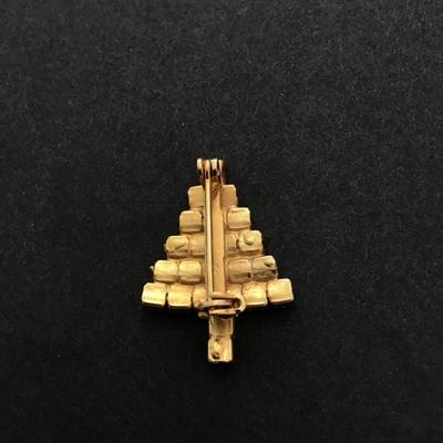 Cute Christmas tree pin