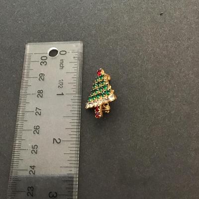 Cute Christmas tree pin