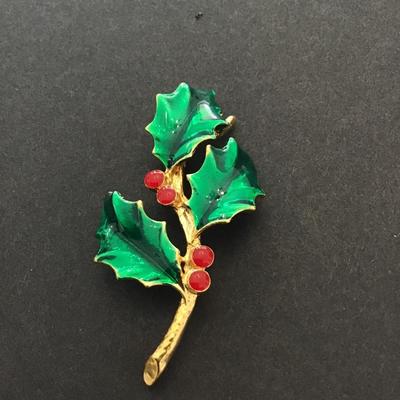 Mistletoe brooch makers mark