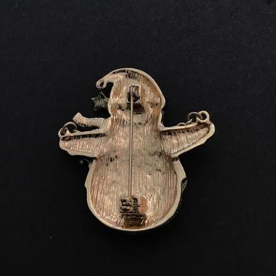 Snowman brooch pin