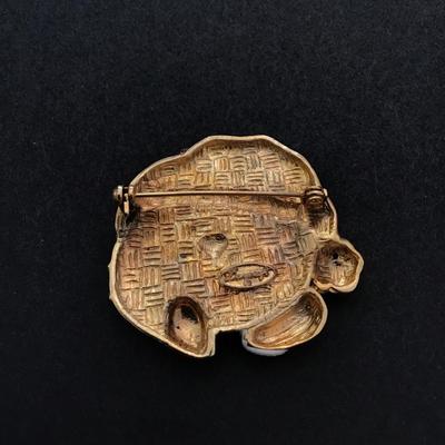 Cute cat Christmas brooch, Dancraft