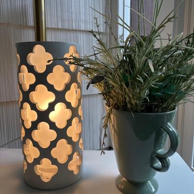 Two lamps & vase
