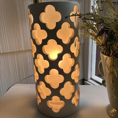 Two lamps & vase