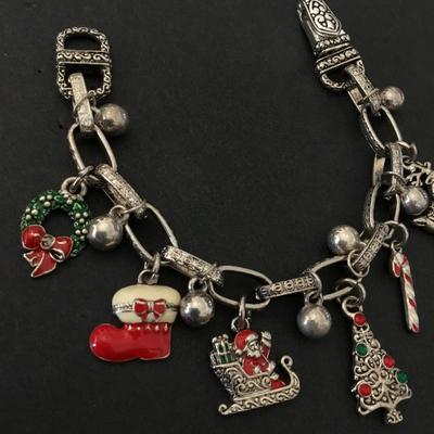 Beautiful Silvertone vintage Christmas charm enamel charm bracelet very nice very beautiful