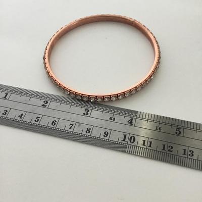 Gold tone unmarked beautiful fashion bracelet