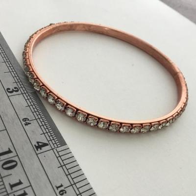 Gold tone unmarked beautiful fashion bracelet