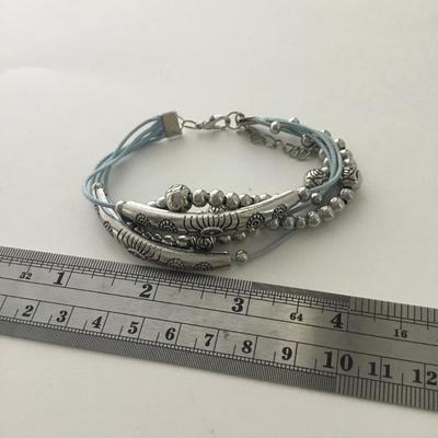 Beautiful silver tone unmarked fashion bracelet