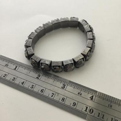 Black faux gemstone stretchy bracelet