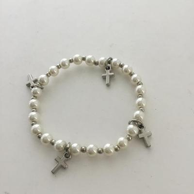 Stretchy cross charm beaded bracelet
