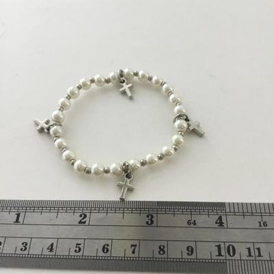 Stretchy cross charm beaded bracelet