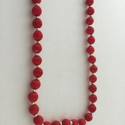 Red fashion beaded necklace