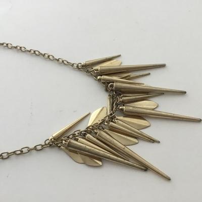 Unmarked gold tone spike necklace