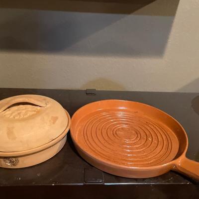 Fondue pot with pottery cookware