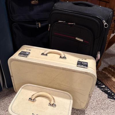 Luggage (including vintage Skyway)