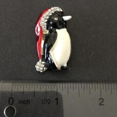 Cute vintage enamel, penguin, rhinestone brooch, cute little guy