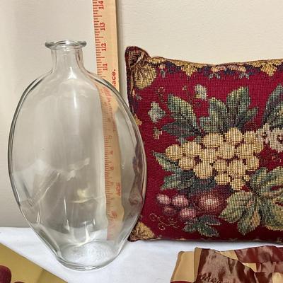 Mirror, Candels, Curtains, Vase and Pillow