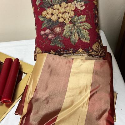 Mirror, Candels, Curtains, Vase and Pillow