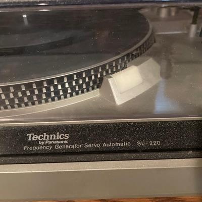 Technics SL-220 record player