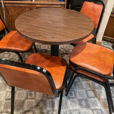 30” round vintage bar table and 5 chairs