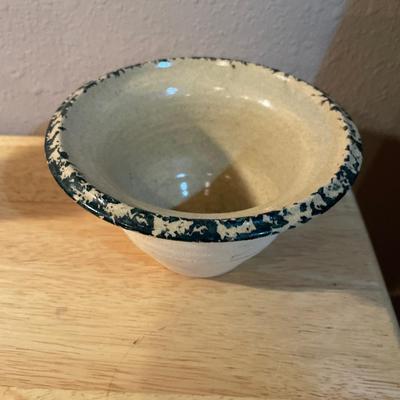 Fitz & Floyd frogs and pottery bowl
