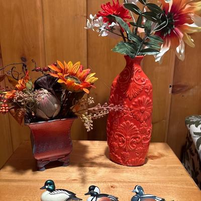 Two flower arrangements, Ducks Unlimited miniature decoys