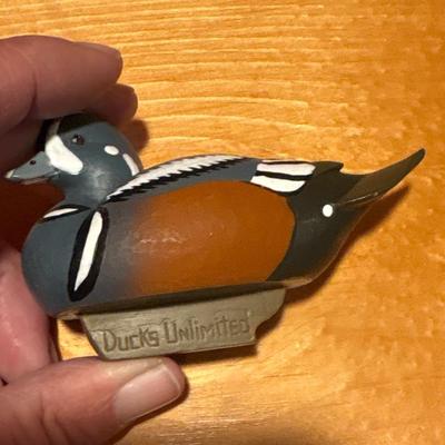 Two flower arrangements, Ducks Unlimited miniature decoys