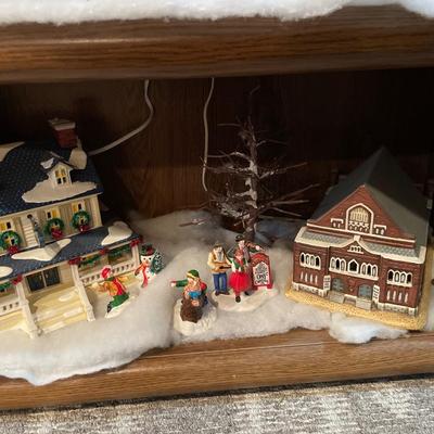 Snowy Pines Inn with Opry Christmas and house