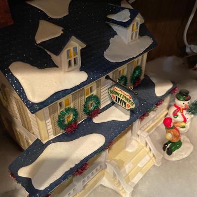 Snowy Pines Inn with Opry Christmas and house