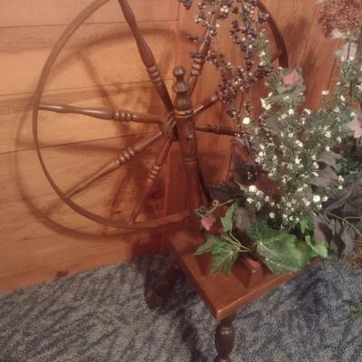 Vintage Early American Design Spinning Wheel Plant Stand