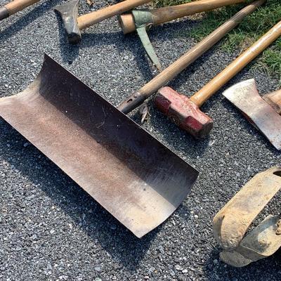 Large Garden Tools Lot