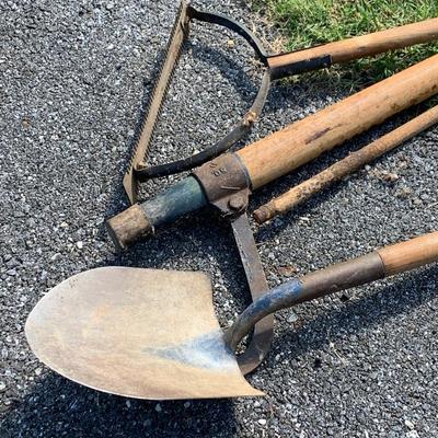 Large Garden Tools Lot