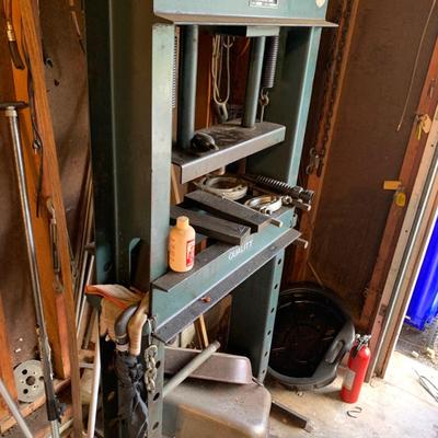 30 Ton Capacity Press