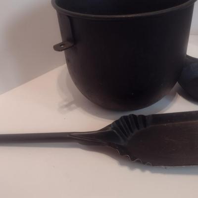 Vintage Cast Aluminum Fireplace Cook Pot, Ash Scoop and Skillet