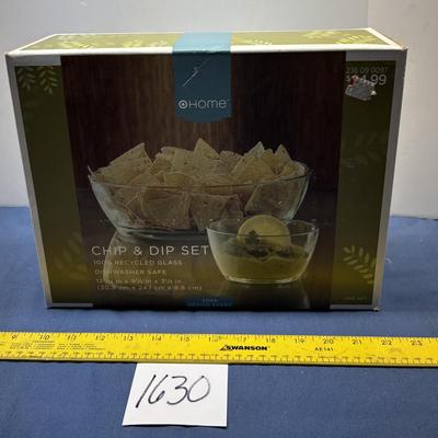 New in Box Chip & Dip Set