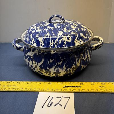 Golden Rabbit Enamelware Dutch Oven