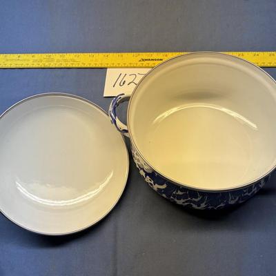 Golden Rabbit Enamelware Dutch Oven