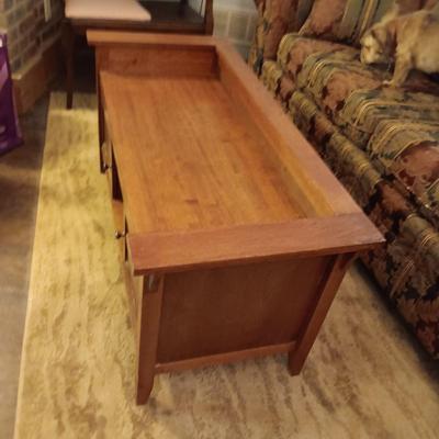 COFFEE TABLE WITH 2 CABINETS AND SHELF