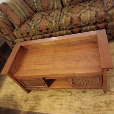 COFFEE TABLE WITH 2 CABINETS AND SHELF