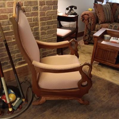 ANTIQUE DUSTY ROSE GOOSENECK ARMS AND CARVED BACK ROCKER WITH OTTOMAN