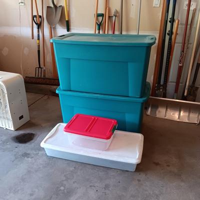 2 LARGE STORAGE CONTAINERS WITH 2 WHEELS ONE END