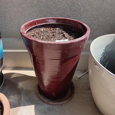 LARGER PLASTIC FLOWER POTS