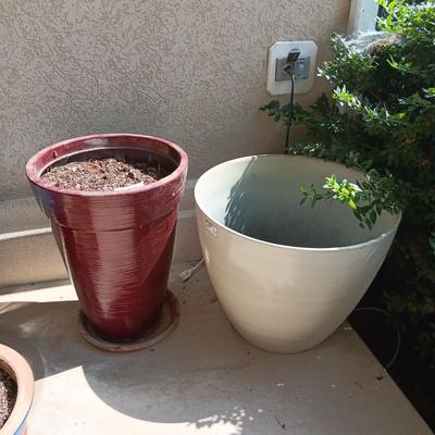 LARGER PLASTIC FLOWER POTS