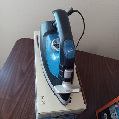 2 STEAMERS AND A CLOTHES IRON