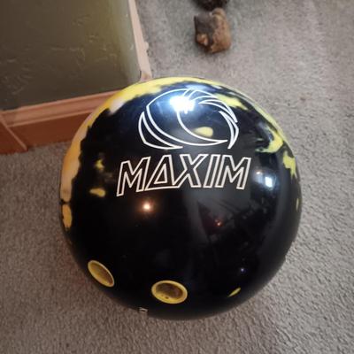 4 BOWLING BALLS AND A BALL BAG