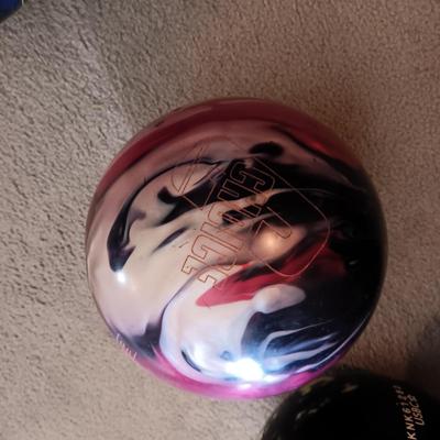 4 BOWLING BALLS AND A BALL BAG