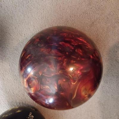 4 BOWLING BALLS AND A BALL BAG