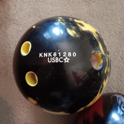 4 BOWLING BALLS AND A BALL BAG