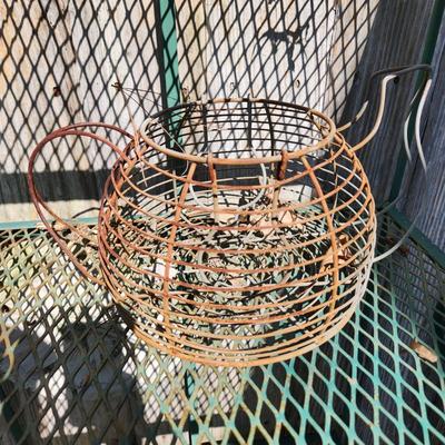 Metal Baker Rack with wire Basket